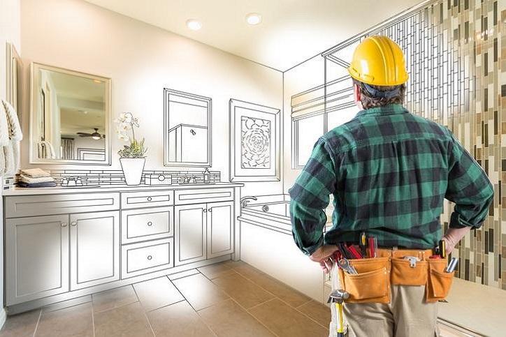 pracownik budowlany w łazience